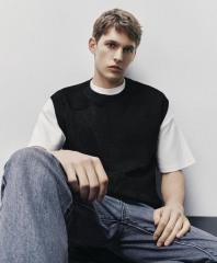 Custom Men’s Sleeveless Contemporary Layering with a Minimalist Touch Knit Vest