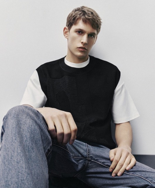 Custom Men’s Sleeveless Contemporary Layering with a Minimalist Touch Knit Vest