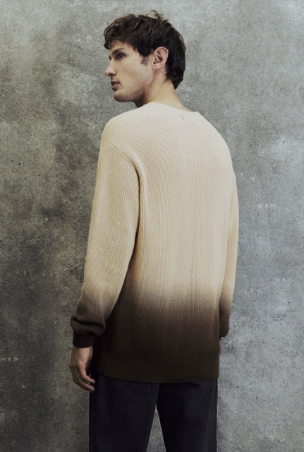 OEM Men’s Gradient Color-Block Bold Style with Modern Sophistication Sweater
