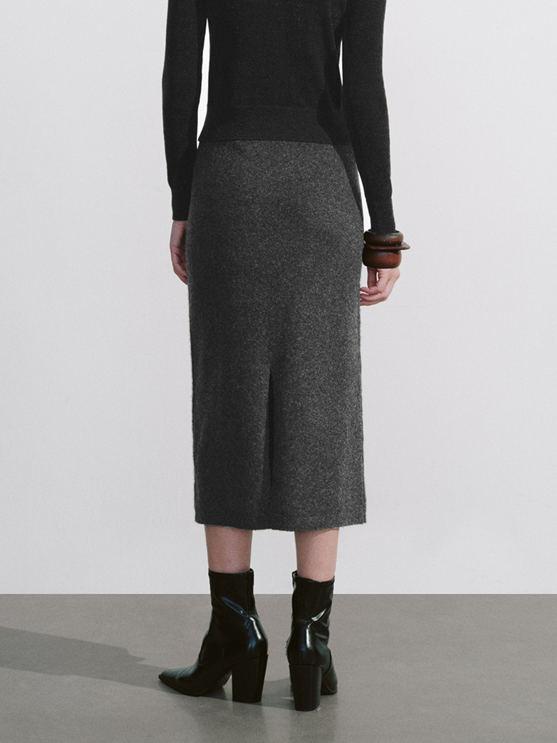 OEM Women's Classic Knit Midi Skirt in Dark Grey