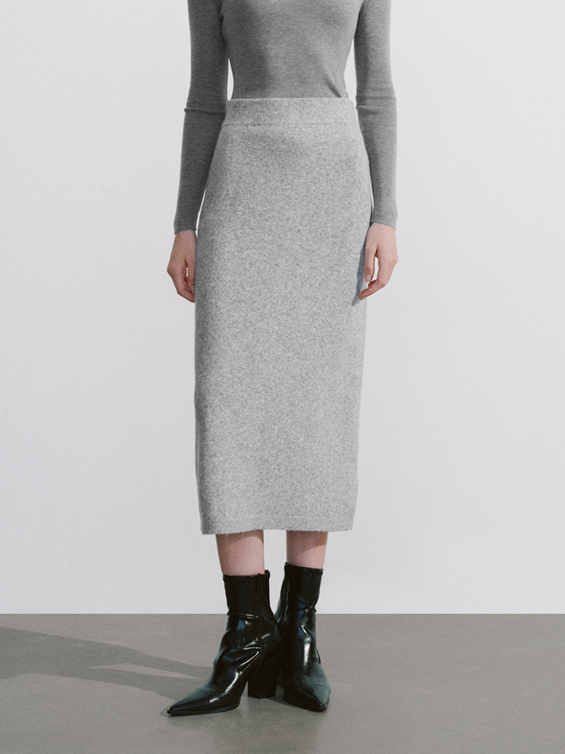 OEM Women's Classic Knit Midi Skirt in Dark Grey