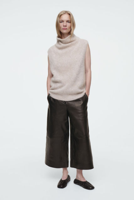 ODM Women's Sleeveless Wool Turtleneck Top