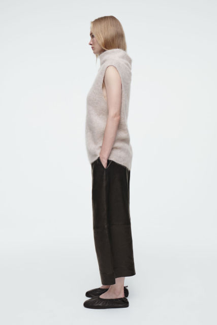 ODM Women's Sleeveless Wool Turtleneck Top