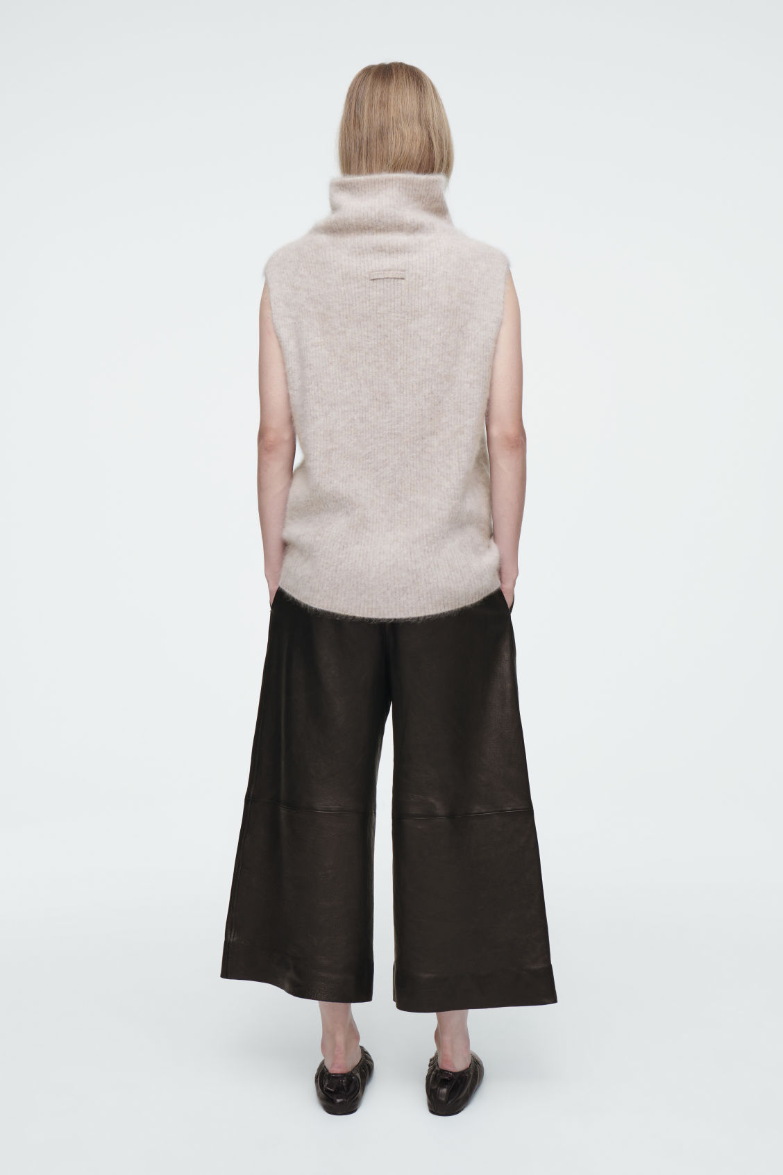ODM Women's Sleeveless Wool Turtleneck Top