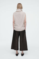 ODM Women's Sleeveless Wool Turtleneck Top