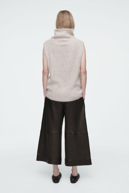 ODM Women's Sleeveless Wool Turtleneck Top