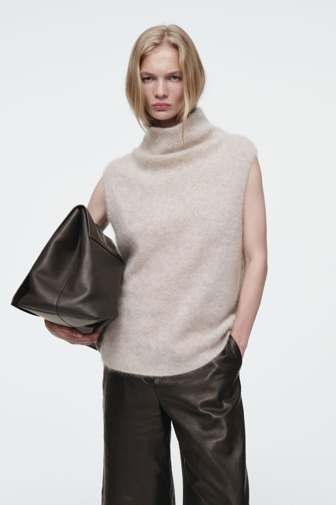 ODM Women's Sleeveless Wool Turtleneck Top