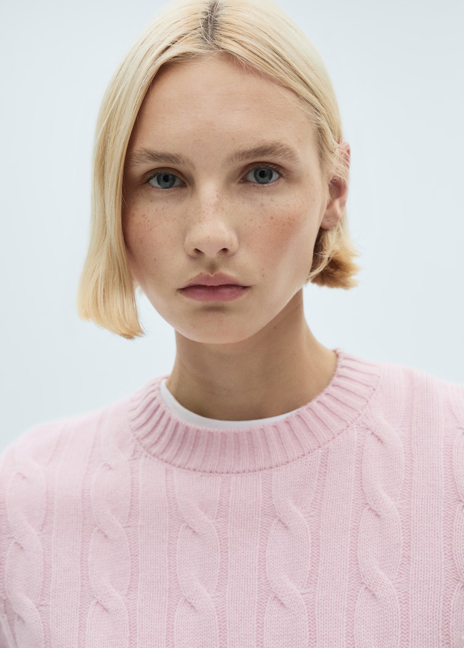 OEM Women's Cable Knit Crewneck Sweater in Soft Pink