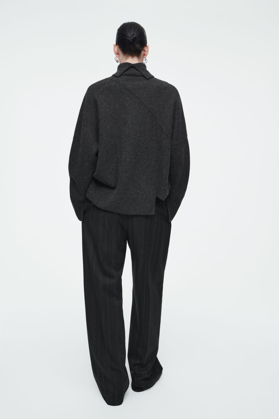 OEM Women's Oversized Turtleneck Sweater with Asymmetric Hem