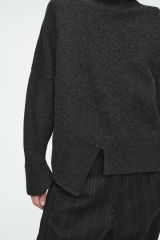 OEM Women's Oversized Turtleneck Sweater with Asymmetric Hem