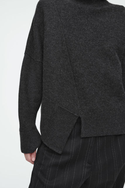 OEM Women's Oversized Turtleneck Sweater with Asymmetric Hem