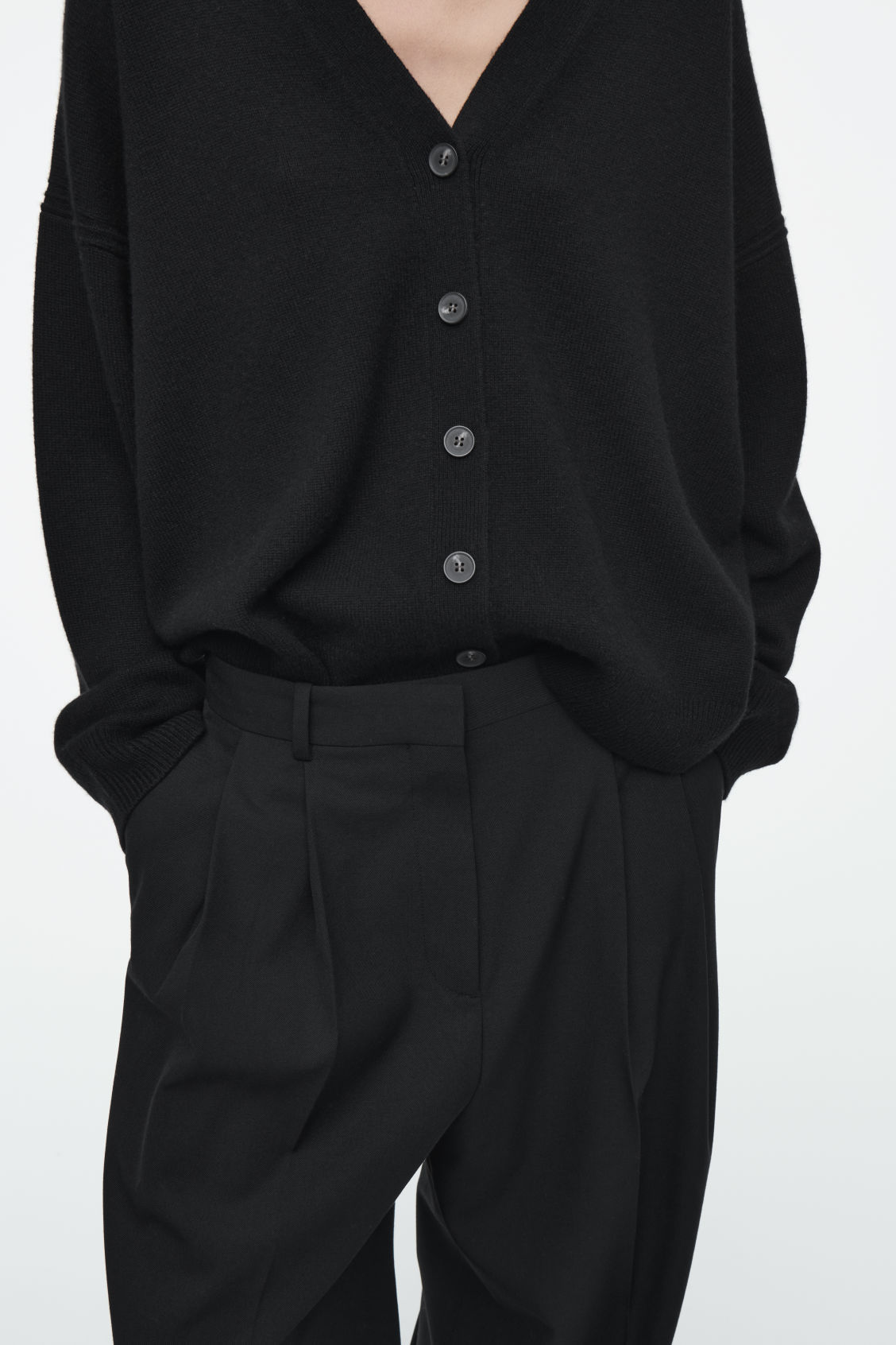 OEM/ODM Avaliable Women's Oversized V-Neck Button-Up Cardigan