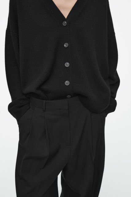 OEM/ODM Avaliable Women's Oversized V-Neck Button-Up Cardigan