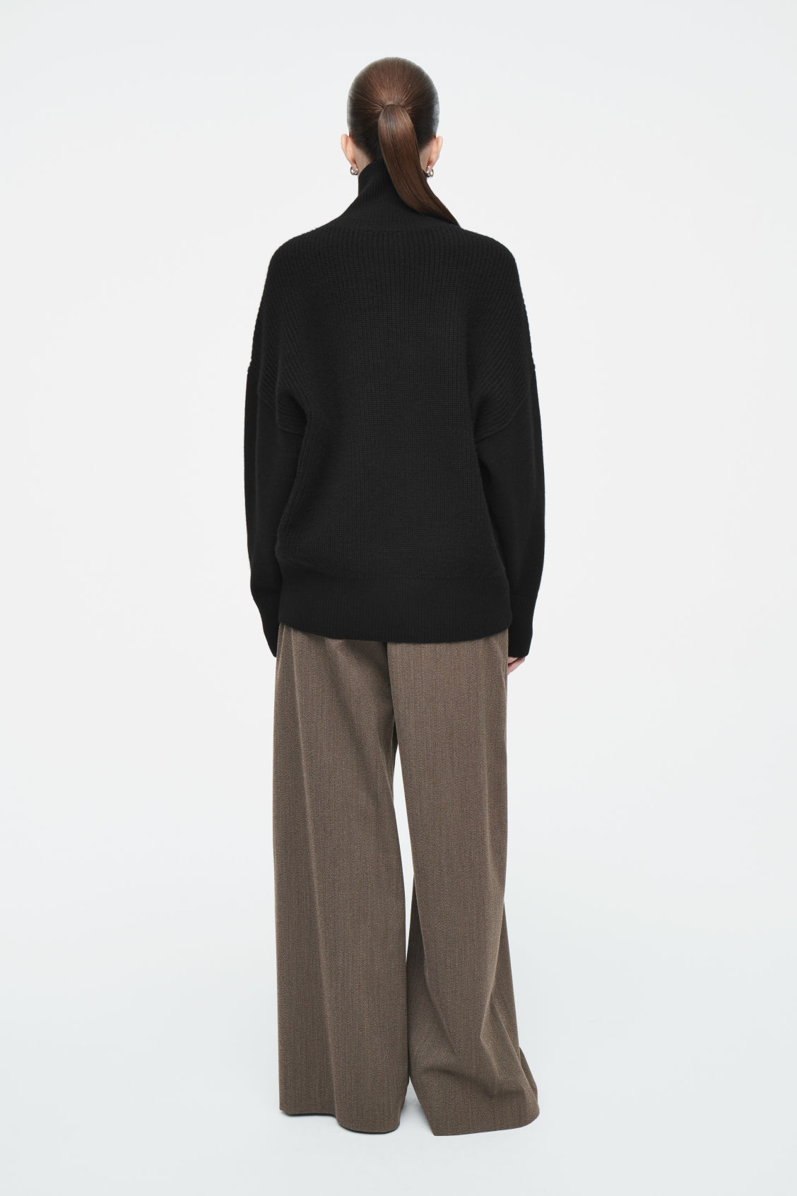 Personalized Women's Black Turtleneck Sweater with Ribbed Detailing