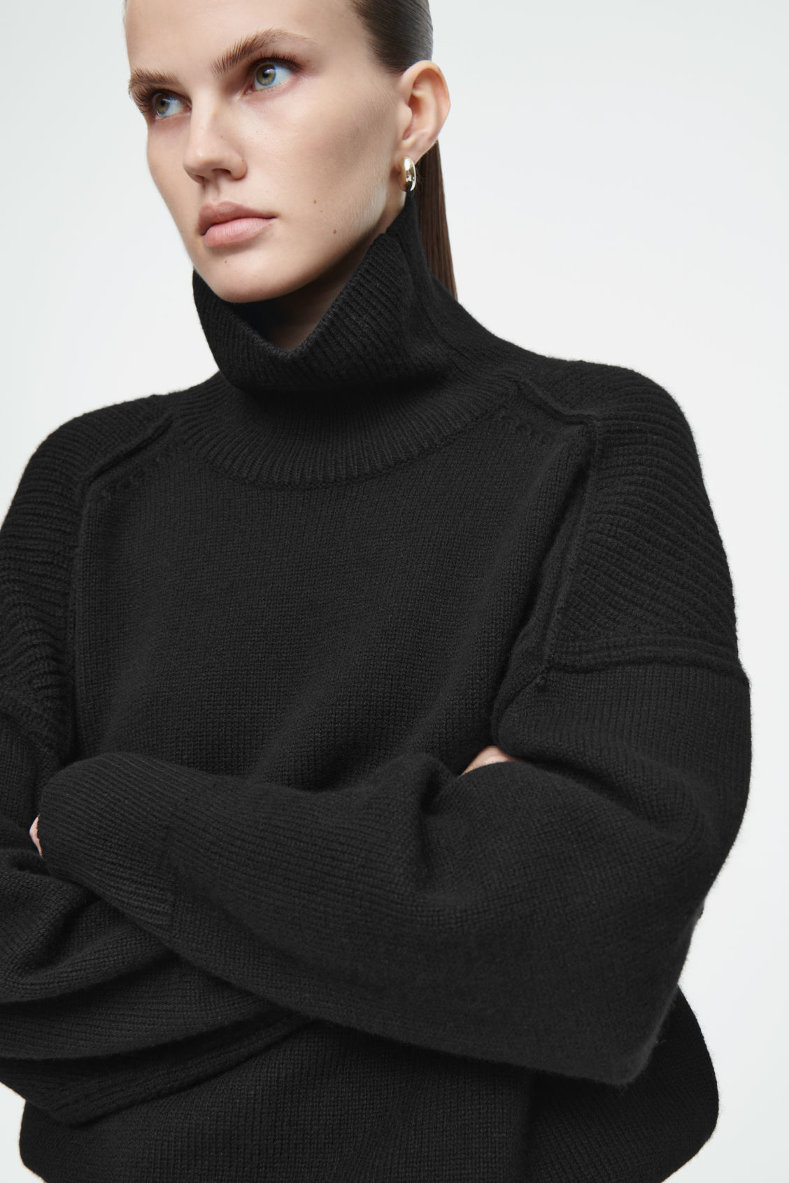 Personalized Women's Black Turtleneck Sweater with Ribbed Detailing