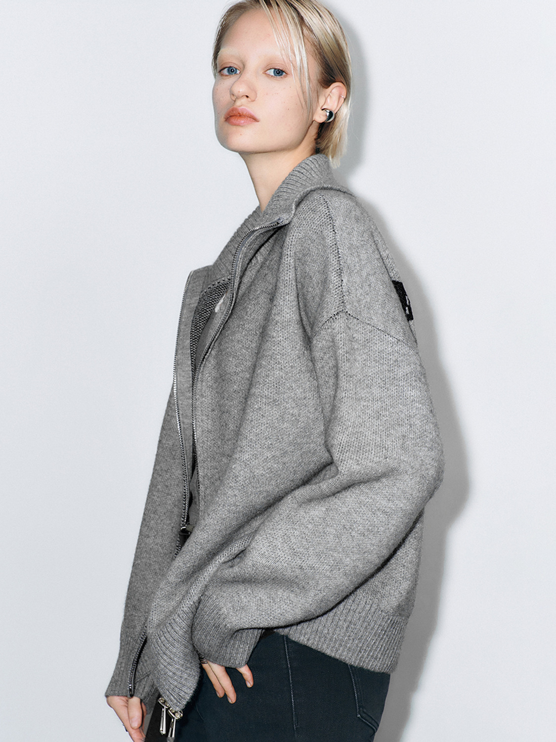 Factory Women's Oversized Zip-Up Knit Jacket with Split-Hem Jeans