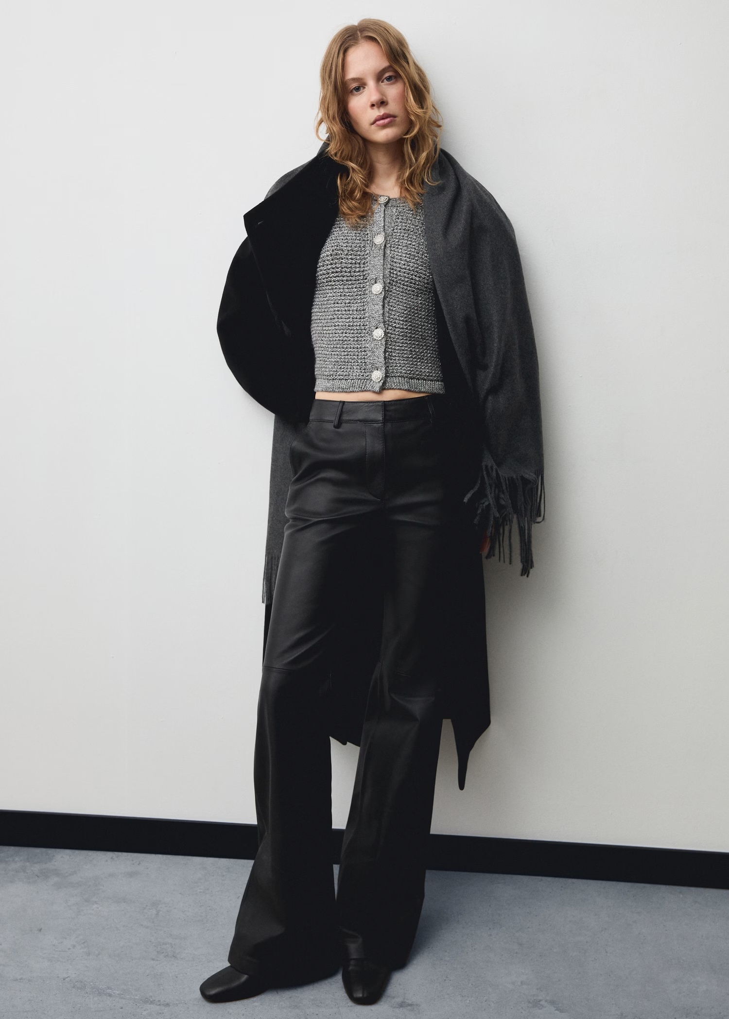 OEM/ODM Available Women's Cropped Metallic Gray Knit Cardigan | Customizable Wholesale Knitwear | Jubaodi
