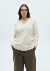 Customizable Women’s Oversized V-Neck Sweater in Ivory White | Wholesale Knitwear | OEM/ODM Manufacturer | Jubaodi