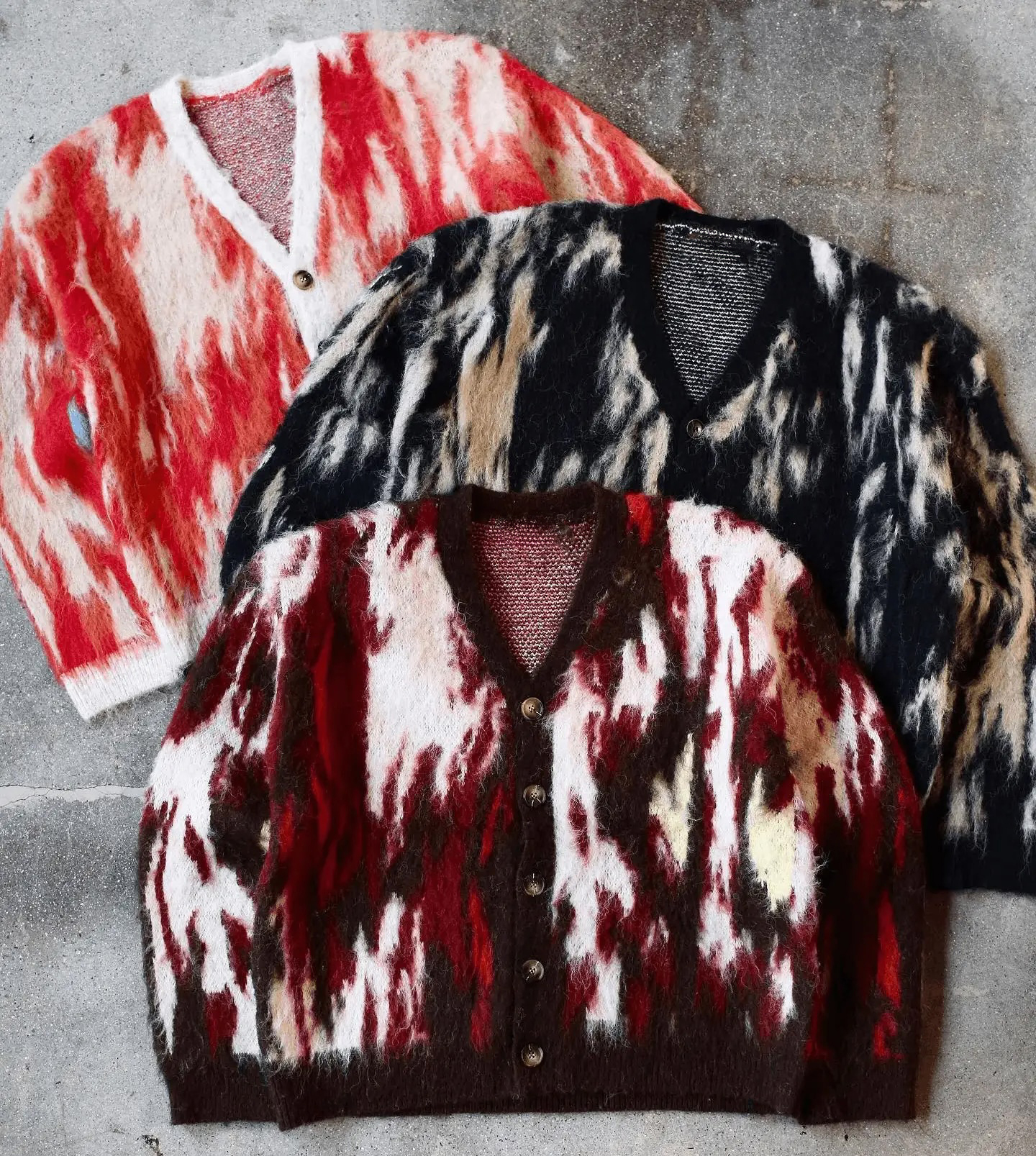 Custom Men's Abstract Cardigan – Bold Design and Cozy Comfort | OEM & ODM Knitwear Manufacturer
