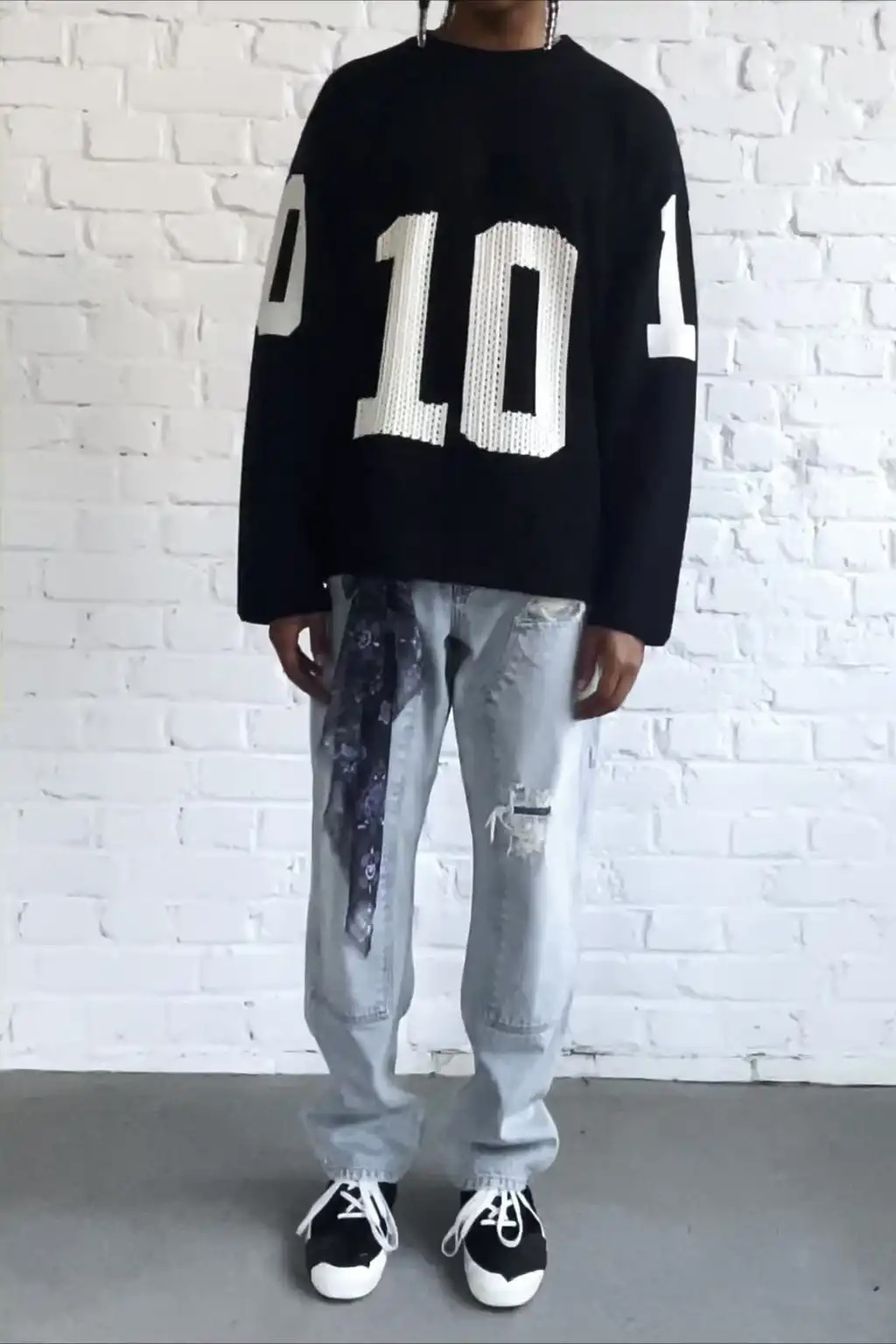 Factory Direct Bold Oversized Graphic Sweater – Modern Streetwear with a Sporty Edge