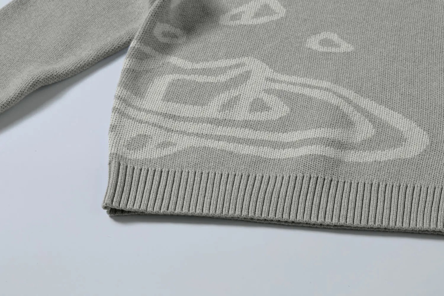 Factory-Direct Customizable Knitwear Ensemble – Bold Graphic Sweater & Sleek Cargo Pants for Modern Streetwear