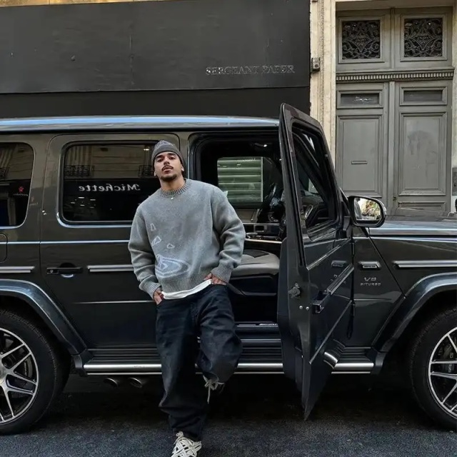 Factory-Direct Customizable Knitwear Ensemble – Bold Graphic Sweater & Sleek Cargo Pants for Modern Streetwear