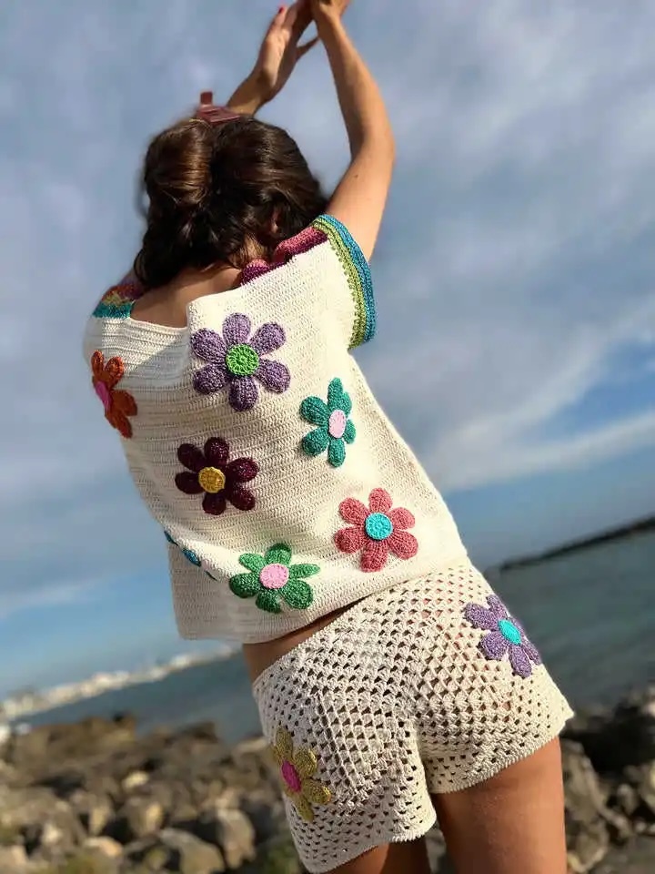 Customizable Handmade Crochet Flower Two-Piece Set – Wholesale Manufacturer of Vibrant Beachwear