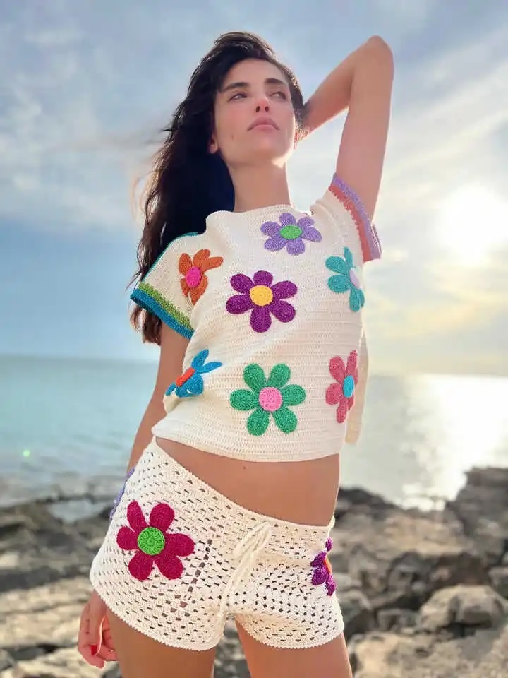 Customizable Handmade Crochet Flower Two-Piece Set – Wholesale Manufacturer of Vibrant Beachwear