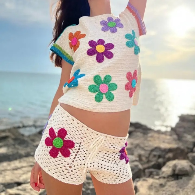 Customizable Handmade Crochet Flower Two-Piece Set – Wholesale Manufacturer of Vibrant Beachwear