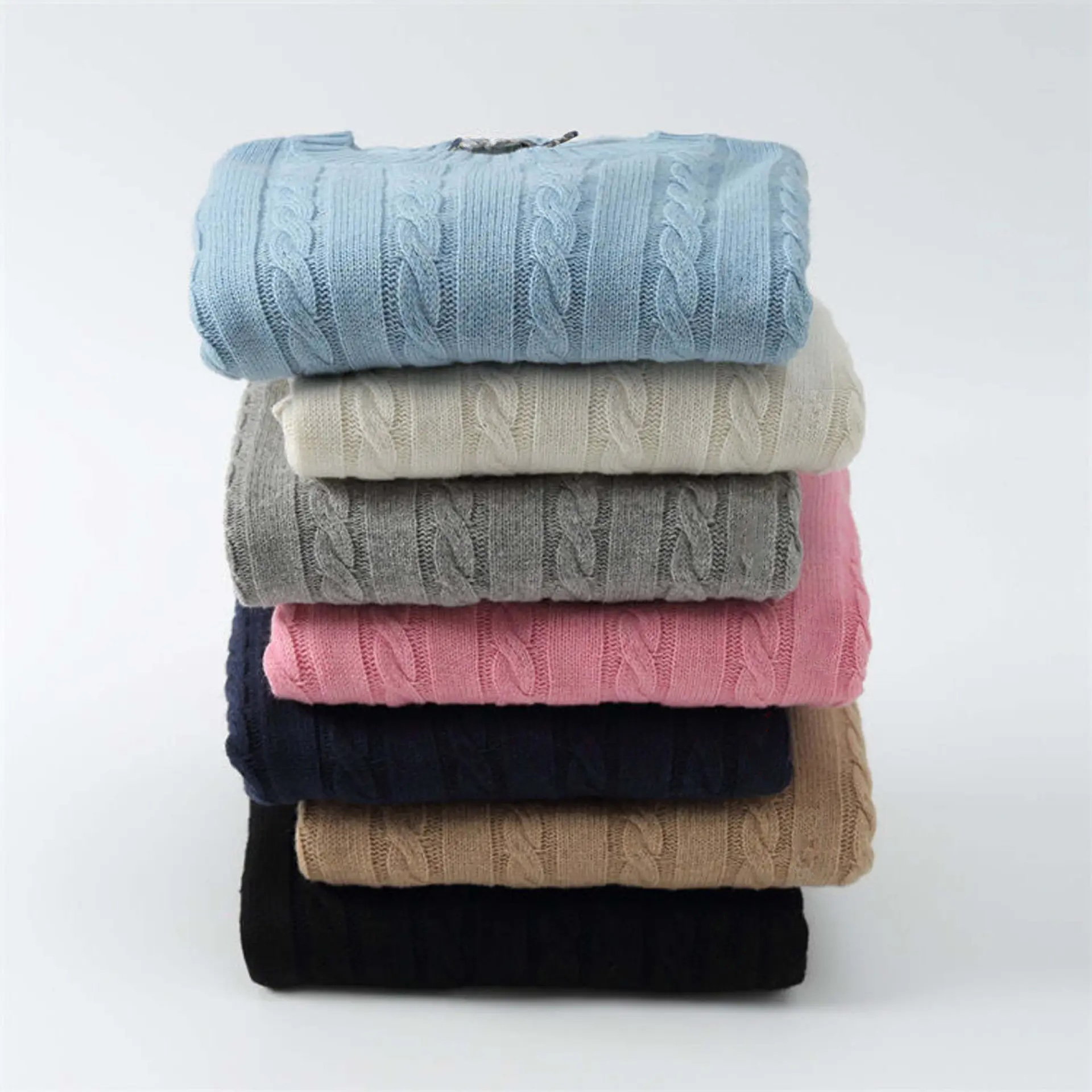 Tailor-Made Classic Gray Cable-Knit Sweater – Timeless, Warm, and Refined