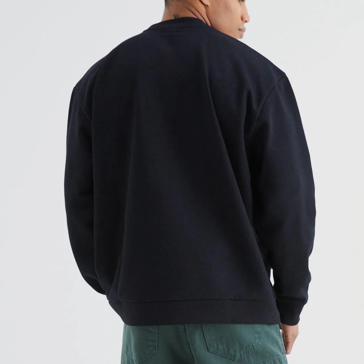 Customizable Crewneck Sweatshirt – Personalize Your Style with Wholesale and Manufacturing Options