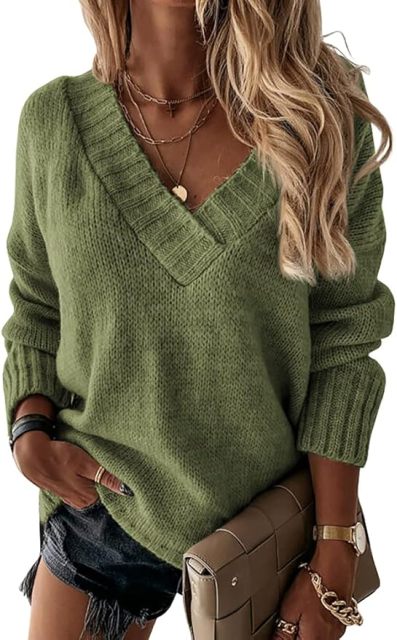 OEM Customizable Cozy Cream V-Neck Sweater - Effortless Chic for Retailers and Manufacturers