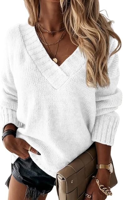 OEM Customizable Cozy Cream V-Neck Sweater - Effortless Chic for Retailers and Manufacturers