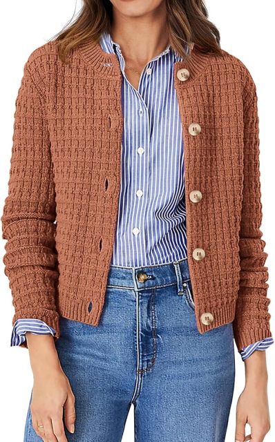 Custom Elegant Navy Blue Knit Cardigan with Wooden Buttons – Wholesale Knitwear for Retailers | Jubaodi