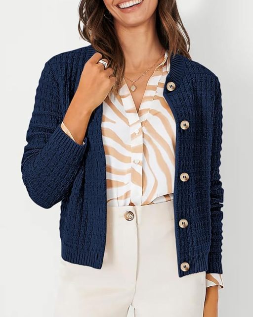 Custom Elegant Navy Blue Knit Cardigan with Wooden Buttons – Wholesale Knitwear for Retailers | Jubaodi