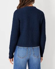 Custom Elegant Navy Blue Knit Cardigan with Wooden Buttons – Wholesale Knitwear for Retailers | Jubaodi
