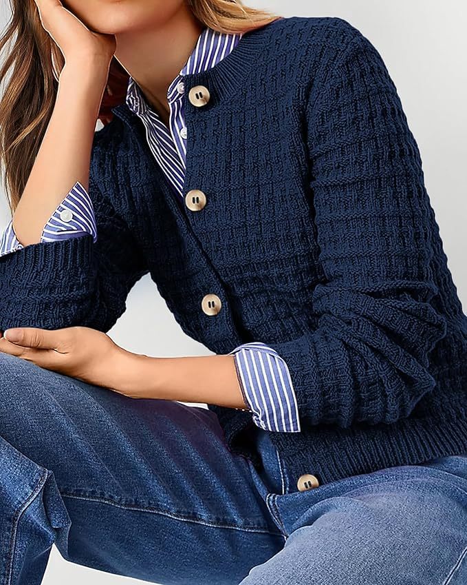 Custom Elegant Navy Blue Knit Cardigan with Wooden Buttons – Wholesale Knitwear for Retailers | Jubaodi
