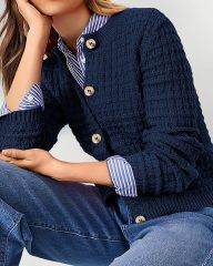 Custom Elegant Navy Blue Knit Cardigan with Wooden Buttons – Wholesale Knitwear for Retailers | Jubaodi
