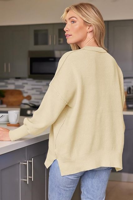 Wholesale Soft Beige Ribbed Long-Sleeve Top with Side Slits – Customizable Relaxed Style for Retailers | Jubaodi
