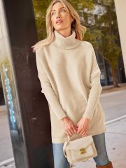 Tailor-Made Cozy Beige Turtleneck Sweater with Side Slits – Custom Wholesale Knitted Sweaters for Effortless Style