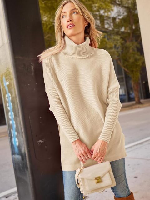 Tailor-Made Cozy Beige Turtleneck Sweater with Side Slits – Custom Wholesale Knitted Sweaters for Effortless Style