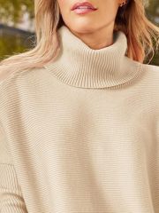 Tailor-Made Cozy Beige Turtleneck Sweater with Side Slits – Custom Wholesale Knitted Sweaters for Effortless Style