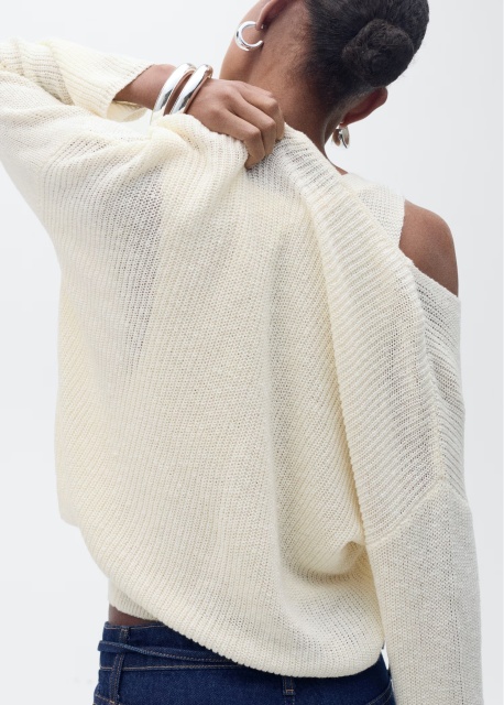 Wholesale Custom Women's Off-Shoulder Two-Piece Knit Sweater in Cream – Stylish and Comfortable for B2B