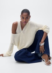 Wholesale Custom Women's Off-Shoulder Two-Piece Knit Sweater in Cream – Stylish and Comfortable for B2B