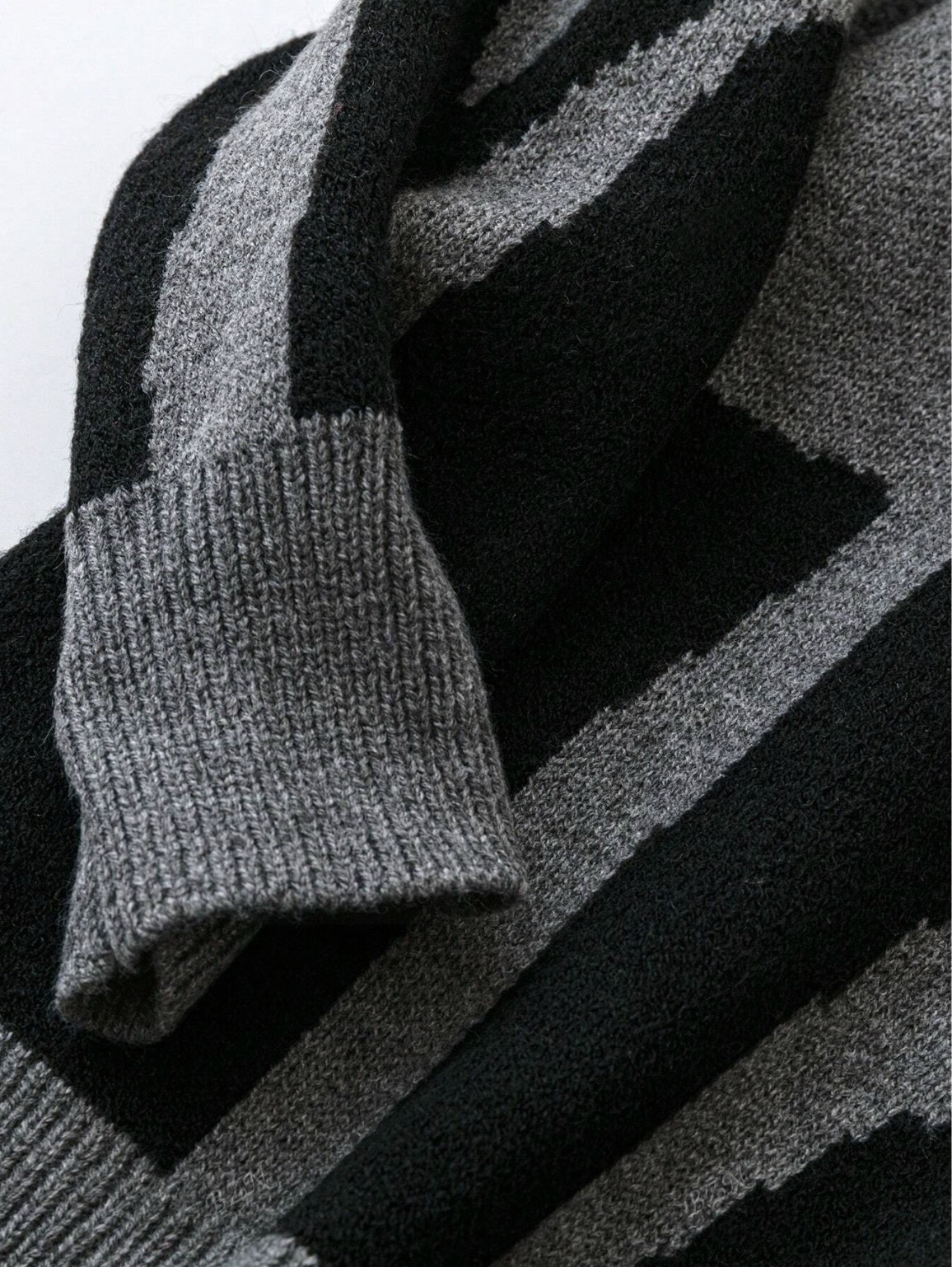 Customizable OEM/ODM Abstract Pattern Crewneck Sweater | Wholesale Fashion Sweaters for Retailers