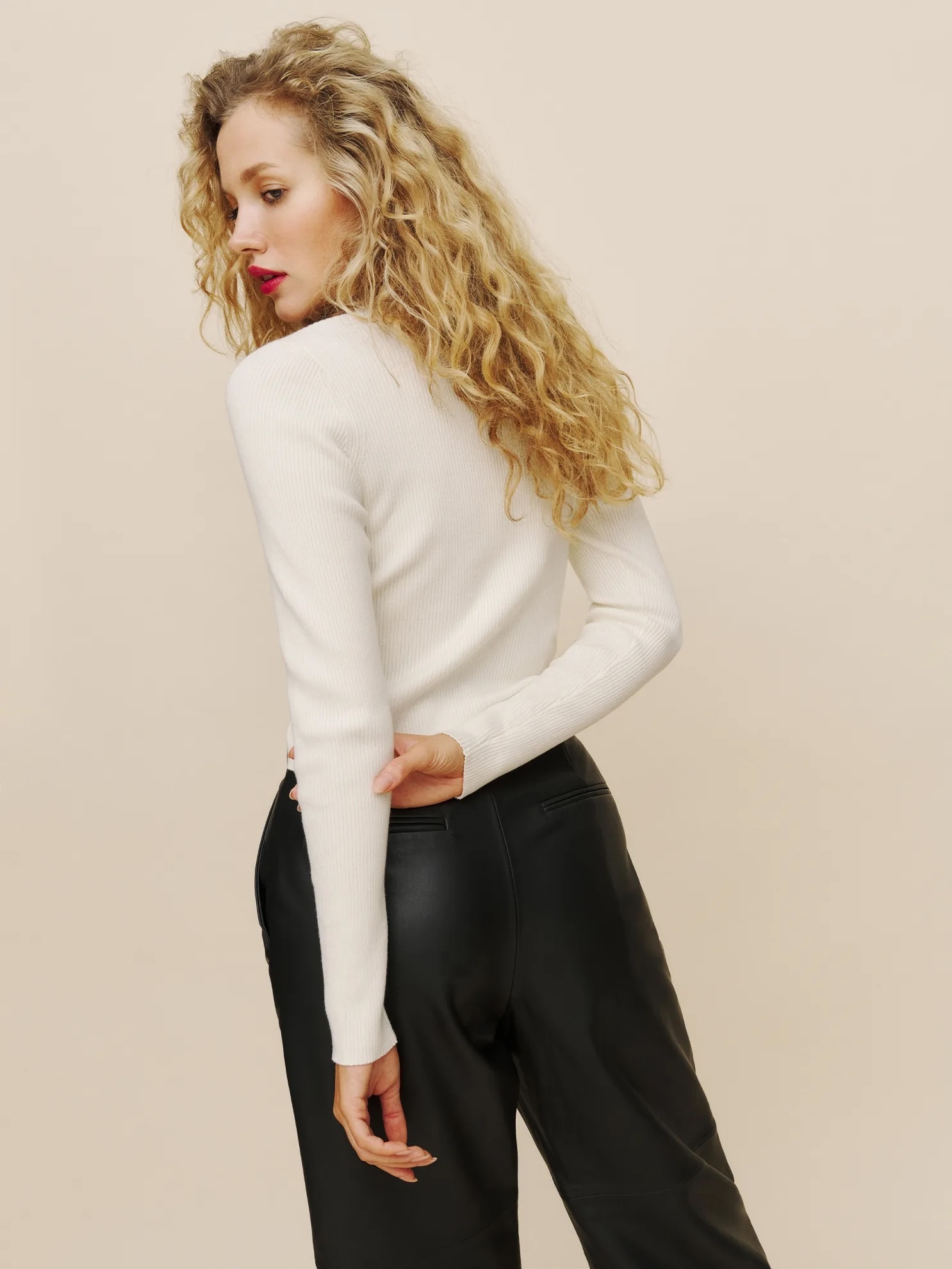 Custom Design Ribbed White Knit Top with V-Neck and Cut-Out Detail - Wholesale & OEM Customization Available