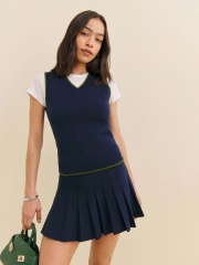 Wholesaler Navy Pleated Skirt and V-Neck Knit Vest Set – Customizable Apparel for Fashion Brands