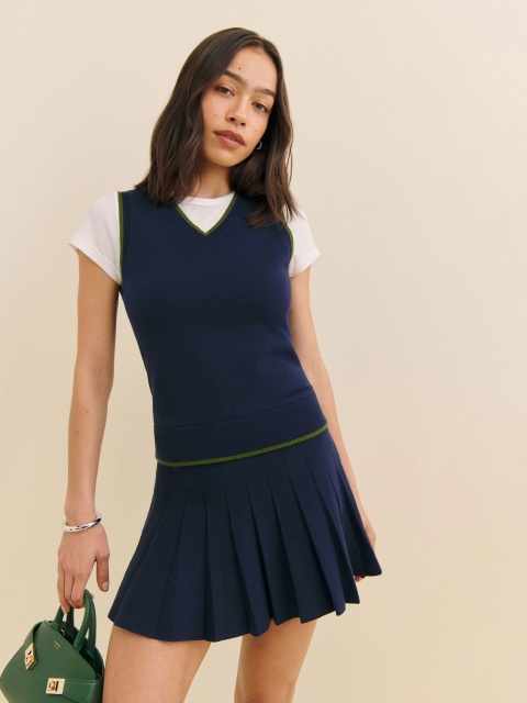 Wholesaler Navy Pleated Skirt and V-Neck Knit Vest Set – Customizable Apparel for Fashion Brands