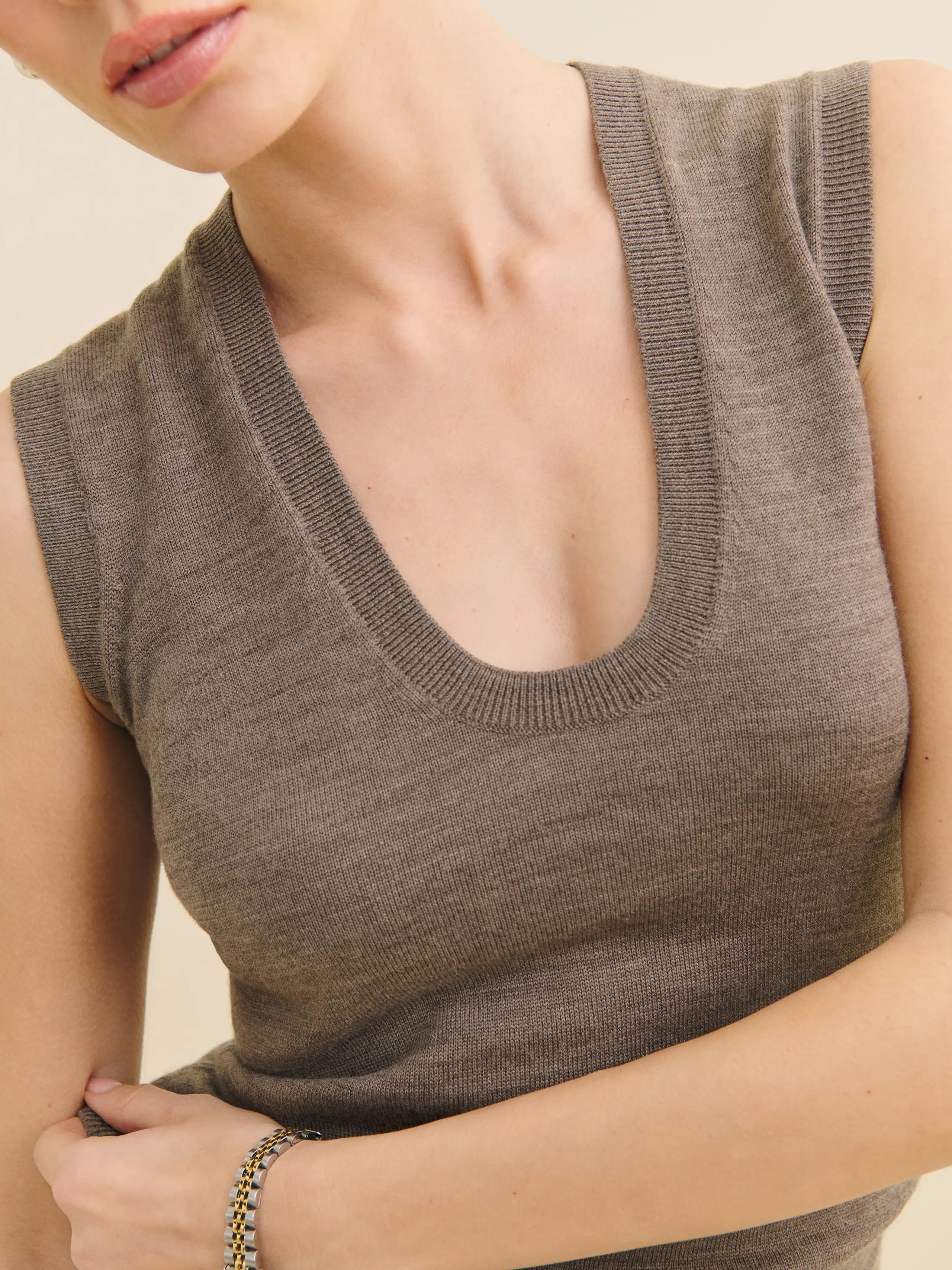 OEM Available Sleeveless Ribbed Knit Top in Earthy Taupe – Customizable Apparel for Wholesale Orders