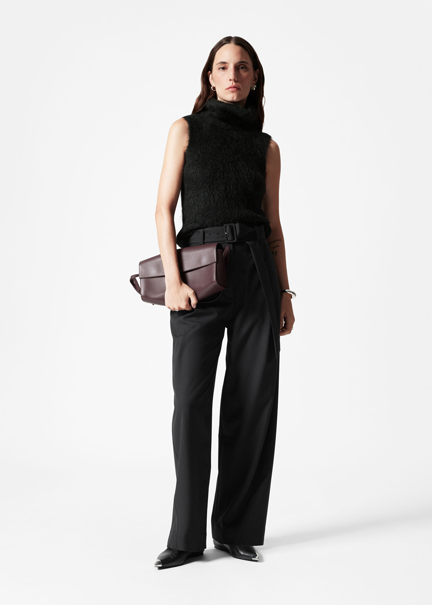 Personalized Black Wool Turtleneck Sleeveless Sweater – Women's Customizable Knit Top | Custom Wholesale, Bulk Manufacturing & Fashion Design Solutions